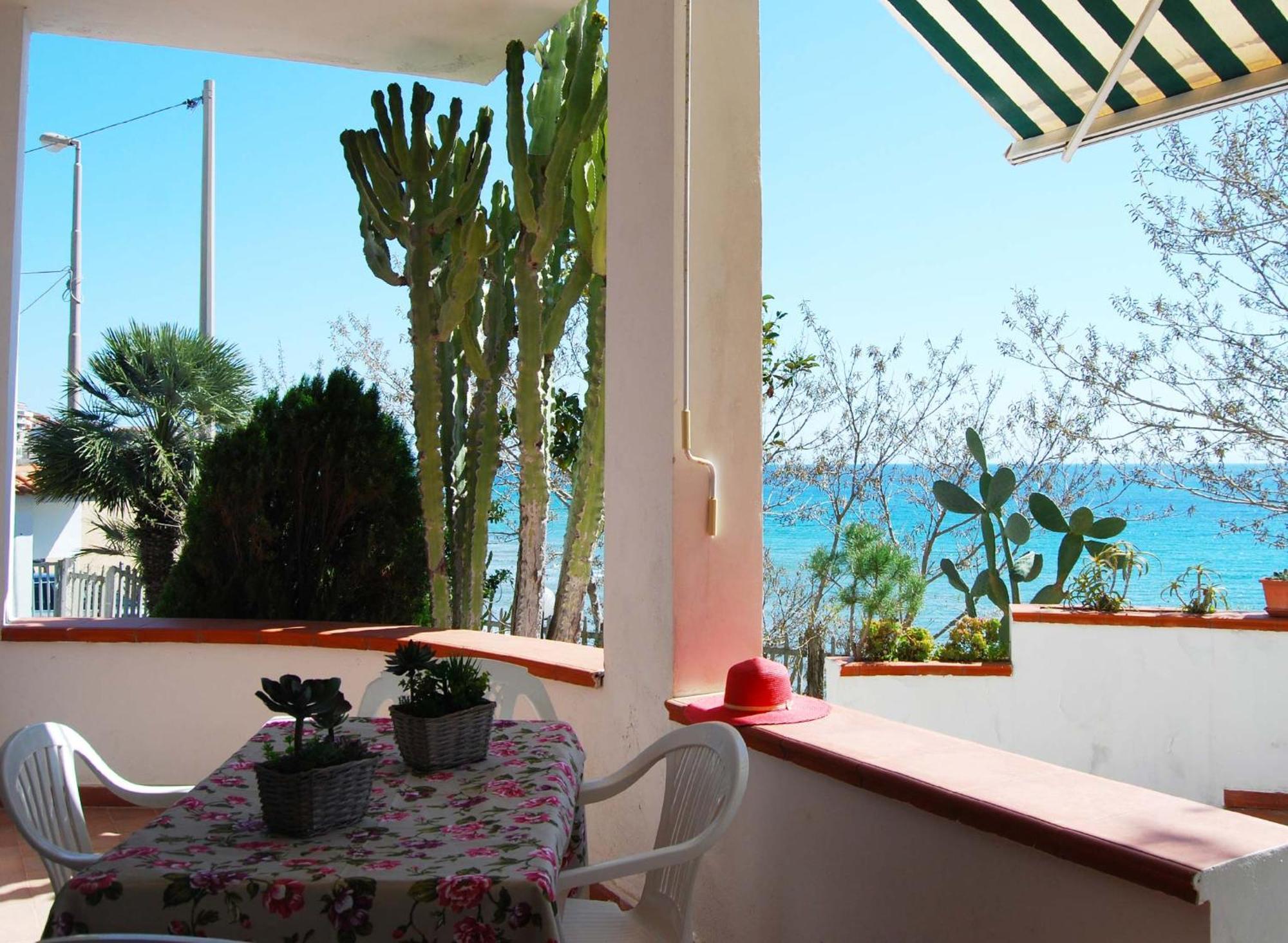 Appartamento In Villa Direttamente Sul Mare-Villa Rubino Capo Rizzuto Exterior foto