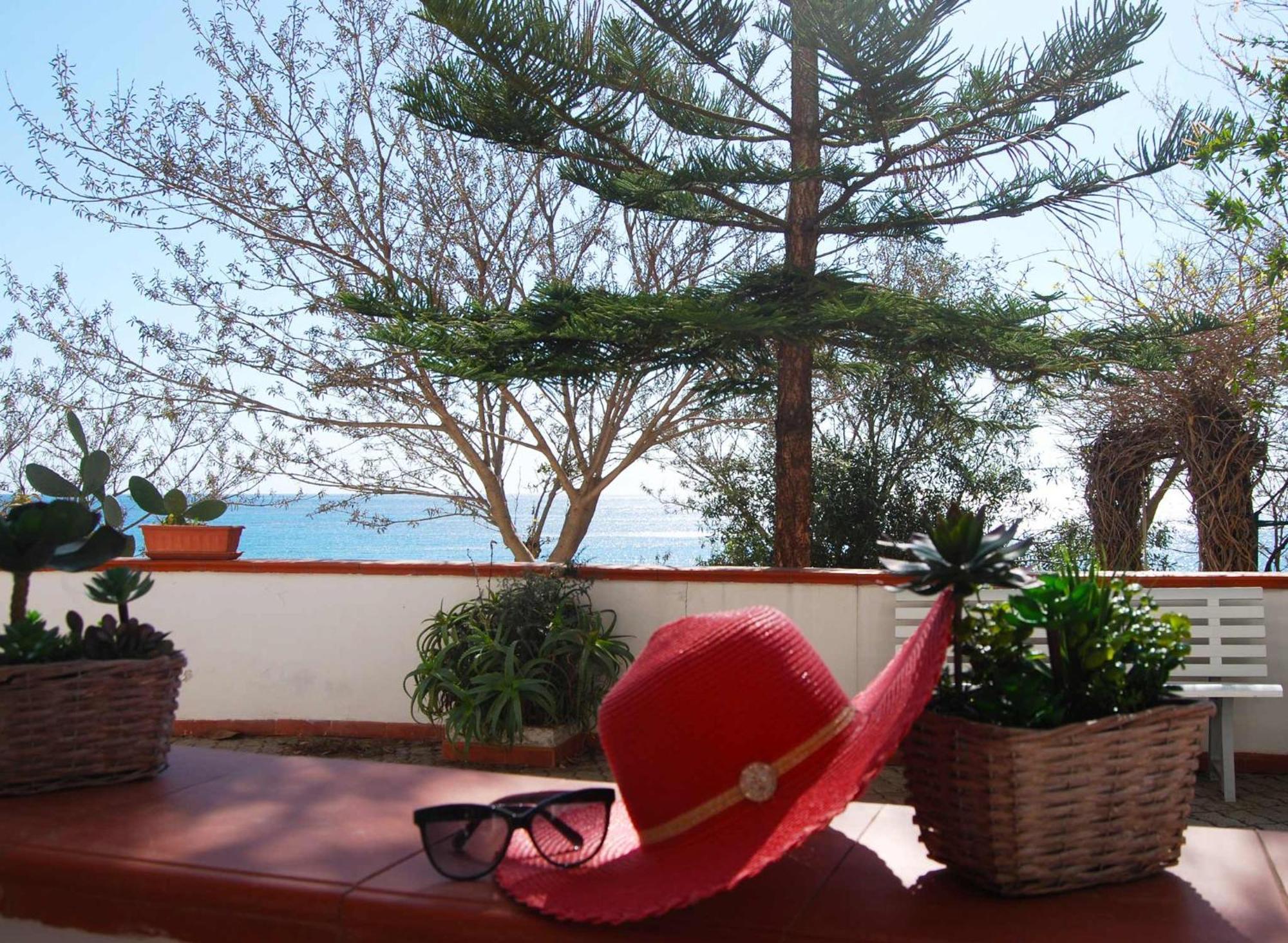 Appartamento In Villa Direttamente Sul Mare-Villa Rubino Capo Rizzuto Exterior foto